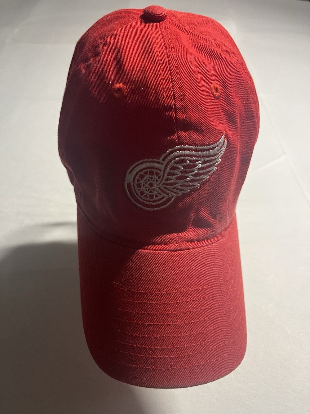 Reebok Detroit Red Wings NHL Red Adjustable Strapback Hat Cap Embroidered Logo